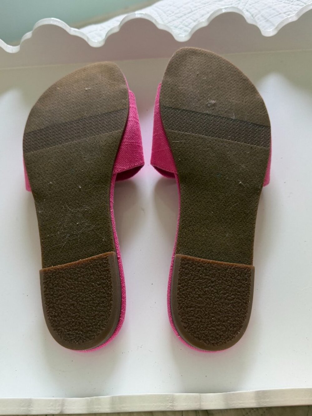 NWOT J McLaughlin Hot Pink Linen Slides with Bamboo Tassels - Picture 3 of 3